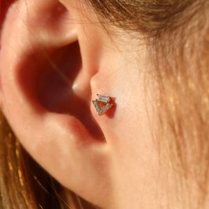 14K Solid Gold Triangle Piercing, Minimalist Tragus Piercing, Gold Stud Piercing, Stud Ear Piercing, Gold Stud Piercings, Helix Piercing