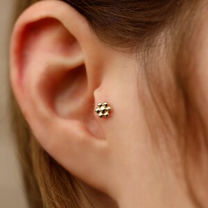 14K Solid Gold Dainty Flower Piercing - Real Gold Flower Stud - Helix Piercing - Tragus Earring - Minimalist Piercing - Gift for Women