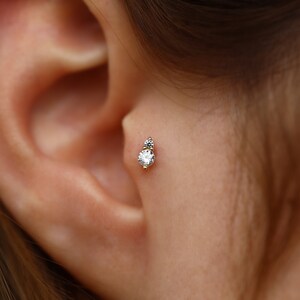 Piercing double solitaire en or massif 14 carats, piercing tragus minimaliste, clou d'oreille en or, piercing oreille, piercing cartilage, piercing hélice