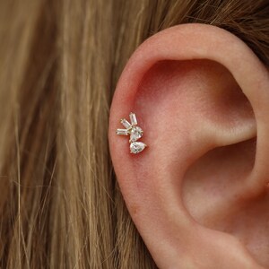 14K Solid Gold Drop Solitaire Piercing, Minimalist Tragus Piercing, Gold Stud Piercing, Ear Piercing, Cartilage Piercing, Helix Piercing