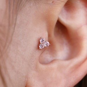 14K Solid Gold Trio Solitaire Piercing, Minimalist Tragus Piercing,Gold Stud Piercing, Stud Ear Piercing, Cartilage Piercing, Helix Piercing