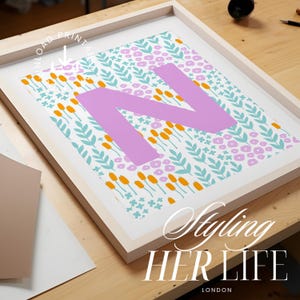 Impresión de flores con iniciales de la A a la Z, arte infantil con letras moradas, regalo para bebé recién nacido, impresión personalizada, arte infantil personalizado para niña, imprimible, DIGITAL
