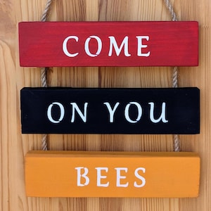 Brentford FC inspiriert Wandbehang - Come On You Bienen