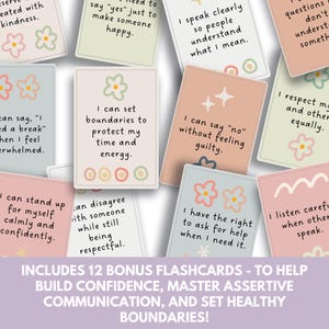 Op de afbeelding: Een verzameling pastelkleurige flashcards met affirmaties. Elke kaart bevat een andere uitspraak in een handschriftachtig lettertype, zoals "Ik kan nee zeggen zonder me schuldig te voelen". De kaarten zijn versierd met bloemen- en sterillustraties. De tekst onderaan luidt: INCLUSIEF 12 BONUS FLASHCARDS.