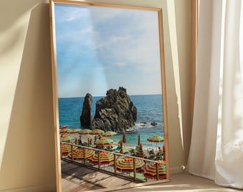 Pôster da Costa Amalfitana com Guarda-sóis na Praia de Positano | Arte de Parede Italiana, Decoração Costeira Mediterrânea