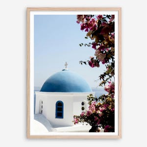 Impression de dôme bleu de Santorin. Impression numérique des îles grecques, art mural méditerranéen, photo de bougainvilliers, téléchargement immédiat, décoration côtière