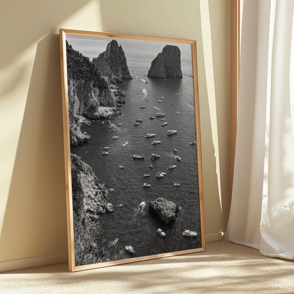 Impression noir et blanc côte amalfitaine – Positano Boats | Affiche de voyage en Italie, art mural côtier méditerranéen, téléchargement numérique