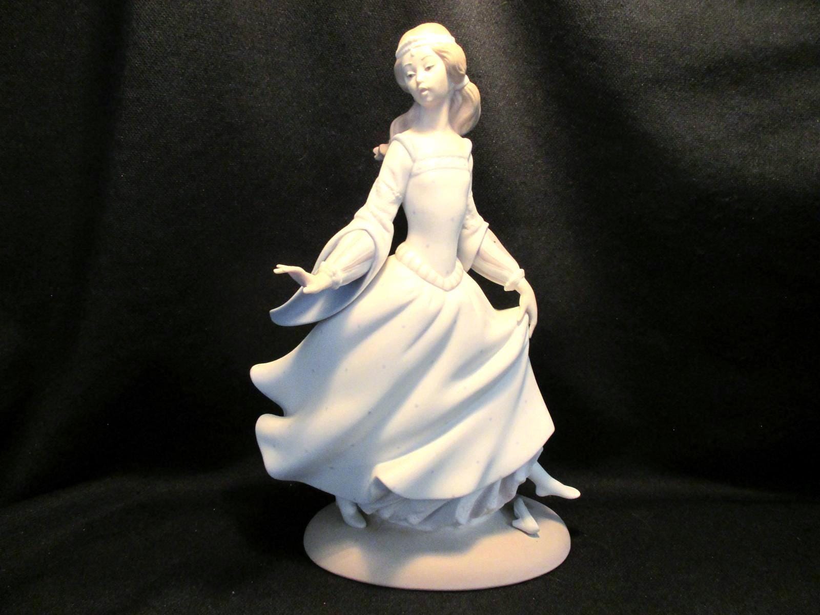 RU-6178 リヤドロ　フィギュリン　シンデレラ　4828 20250809 リヤドロ LLADRO' 4828 シンデレラ RU-6178 リヤドロ フィギュリン