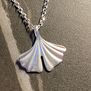 Small &quot;Sunshine-Ginkgo&quot; pendant with a fixed eyelet made of 925 silver