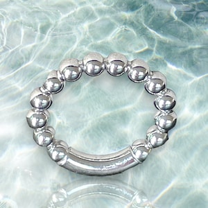 Stretchy 925 silver ring with ball design