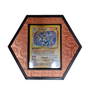 3D-gedrucktes Hexagon-Display für Pokémon Karten – Elegante Toploader-Aufbewahrung und Wanddekoration für Ihre seltensten Schätze
