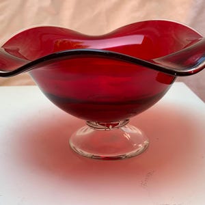 Vintage Art Glass RED RUFFLE Pedestal Bowl w/ Clear Ruffled Edge & Base - Fruit Kitchen Dining Serving Centerpiece Tabletop Home Decor
