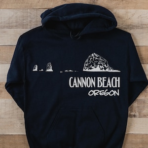 Cannon Beach Hoodie - Oregon Sweatshirt - Oregon Gift - Cannon Beach Art Illustration Souvenir Gift - Oregon Hooded Sweatshirt Vacation