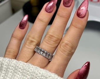 Pressnaglar i körsbärsmauve med cat eye-motiv | Handgjort sommarset