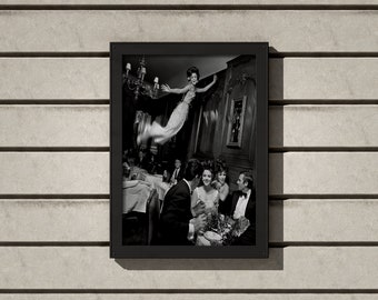 Fliegende Frau in Paris Vintage Fotokunst Druck (Digitaler Download)