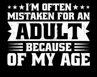 A menudo me confunden con un adulto por mi edad (PNG/SVG), cita sarcástica para adolescentes y adultos, diseño de camiseta con cita divertida sobre la adultez