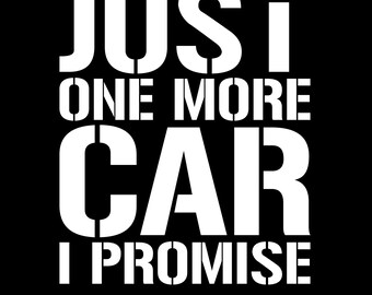 Könnte beinhalten: Schwarz-weißes Grafikdesign mit dem Text "JUST ONE MORE CAR I PROMISE". Der Text ist in einer fetten Schriftart im Schablonenstil gehalten. Darunter steht der Text "EPS-AI-PNG-SVG".