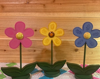 Wooden flowers hand painted, wooden spring flowers, Wooden Easter flowers, hand painted decor for spring, Farmhouse daisy flower decor.