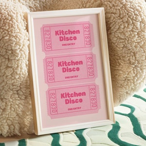 Lebendige Bunte Retro Küche Disco Tanzen Lustiges Ticket Küchendruck in Rosa Pastell | Wanddekor | Digitale Drucke | Angesagter Kunstdruck