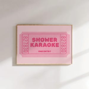 Physisches Poster - Landschaft Landschaftsbild Dusche Karaoke Ticket Druck | Lustige rosa Badezimmer Kunst, trendige Digitaldrucke