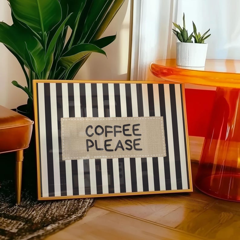 Puede incluir: Un juego de tres tazas de cer&aacute;mica con un esmalte moteado de color crema. Cada taza presenta un dise&ntilde;o floral pintado a mano en tonos azules, verdes y amarillos. Las tazas tienen una forma simple y redondeada con un asa c&oacute;moda.
