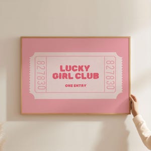 Lucky Girl Club Kindergarten Ticket Druck, bunte digitale Download, rosa Landschaft Wandkunst, Kinder mädchenhaft Wohnkultur