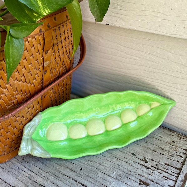 Vintage Ceramic Green Peas in a Pod Dish/Plate | Hobbyist Piece | Summer Dishes | Vegetable Decor | Veggie Decor | Farmhouse Kitchen