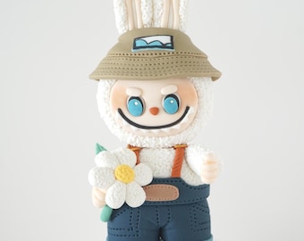 Fondant Viral monsters in clothes with flower