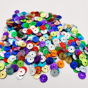 Lantejoulas metálicas coloridas misturadas em relevo de 6 mm