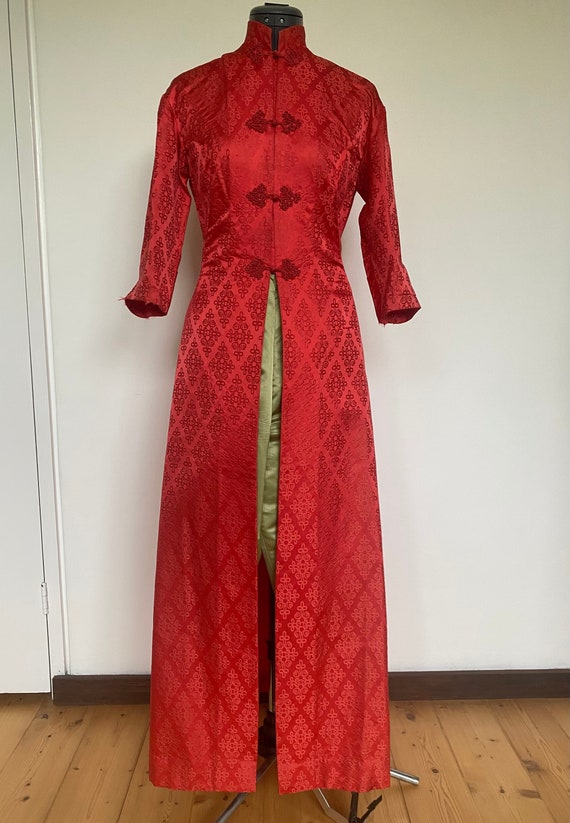 Incredible vintage 1950s red and gold silk 'tea ti