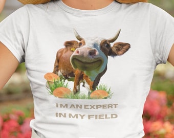 面白い牛のグラフィックTシャツ：「私の分野の専門家」ファームシャツ