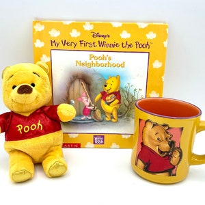 Coffret cadeau Winnie l'ourson, peluche Winnie, tasse Winnie Disney, livre Le quartier de l'ourson, peluches Winnie, baby shower, cadeau pour bébé