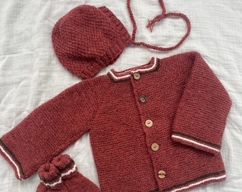 Conjunto de bebé de punto a mano de cárdigan de ganchillo de bebé rojo, gorro de duendecillo y calcetines acogedores, ropa de bebé de punto, traje de bebé que regresa a casa, conjunto de bebé recién nacido