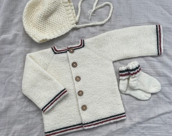 Ensemble bébé en tricot à la main : cardigan au crochet, bonnet de lutin et chaussettes confortables, vêtements pour bébé en tricot, cadeau nouveau-né en coton bio, cadeau unisexe pour bébé