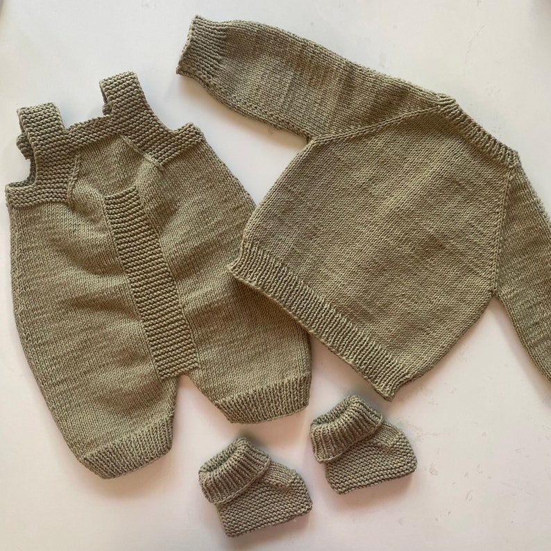 Vêtements bébé en tricot kaki pour cadeau nouveau-né, chaussons bébé en tricot pour bébés, cadeau cardigan corchet bébé pour bébé, barboteuse lavable pour bébé image 3