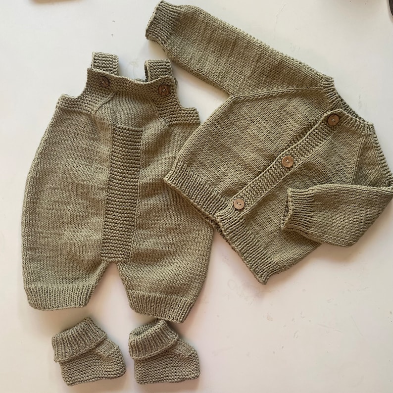 Vêtements bébé en tricot kaki pour cadeau nouveau-né, chaussons bébé en tricot pour bébés, cadeau cardigan corchet bébé pour bébé, barboteuse lavable pour bébé image 9