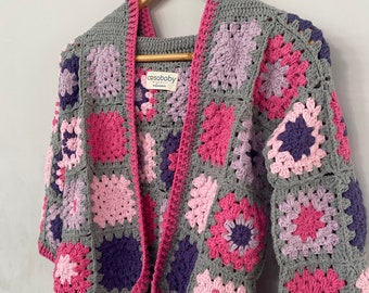 Cardigan rose et gris en coton au crochet fait main pour enfant en bas âge, veste bébé au crochet cardigan carré grand-mère cadeau pour enfant en bas âge