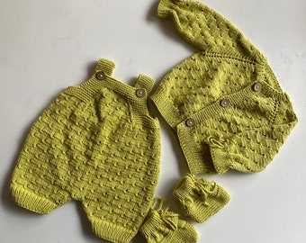Veste bébé au crochet moderne bio vert citron pour cadeau de naissance, barboteuse et chaussons au crochet fait main pour nouveau-né, tenue en tricot pour nouveau-né