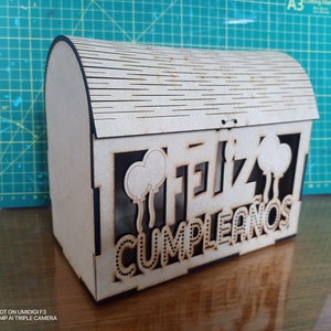 Coffre, coffret cadeau. Boîte de 10 cm x 15 cm x 18 cm. Artisanat en bois MDF. Vecteurs pour la découpe laser LaserGRBL