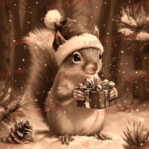 Könnte beinhalten: Ein braunes Eichhörnchen mit einem roten Weihnachtsmann-Hut hält ein verpacktes Geschenk in seinen Pfoten. Das Eichhörnchen steht in einer verschneiten Waldlandschaft.