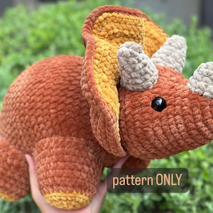 Tibble o PADRÃO de crochê Triceratops não é um produto acabado, padrão robusto de amigurumi de dinossauro triceratops