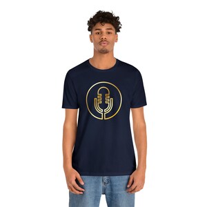 Mono-line Microphone in Circle for a podcaster, musician, singer, vocalist, broadcaster or announcer. Unisex Jersey Short Sleeve Tee