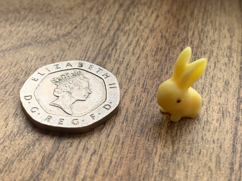 Miniature Yellow Dolls House Snub-Nosed Bunny Rabbit Ornament for 1/16th Lundby Scale by Kitsch n Shrink image 2
