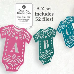 Könnte beinhalten: Ein digitales Download-Set mit 52 Dateien, das Baby-Body-Formen in Orange, Pink, Blaugrün und Lila zeigt. Jeder Body hat ein weißes florales Ausschnittmuster und einen großen Buchstaben in der Mitte. Text: DIGITAL DOWNLOAD SVG PNG PDF A-Z set includes 52 files!