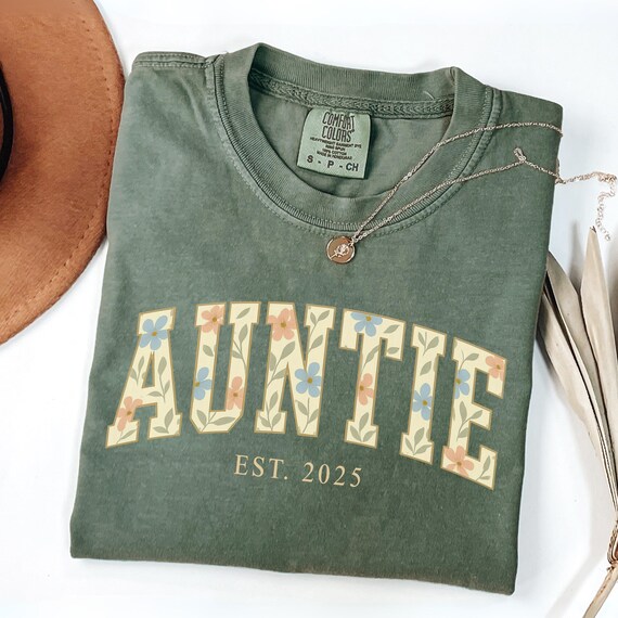 Comfort Colors® Auntie Shirt, Custom Aunt Shirt, Floral Auntie, New Aunt Gift, Pregnancy Announcement,Gift for Aunt,Pregnancy Reveal to Aunt