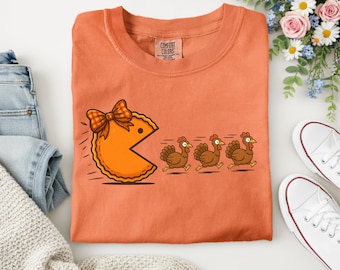 Funny Thanksgiving Pie Shirt, Pumpkin Pie Chasing Turkeys Tee, Cute Fall Graphic Shirt, Comfort Colors Autumn Gift for Women