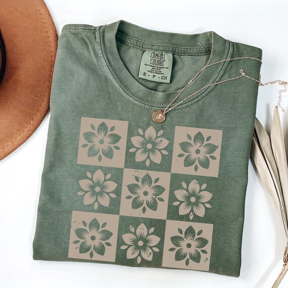 Comfort Colors® Plaid Floral Shirt Retro Floral T-Shirt Boho Floral T-Shirt Gift for Mom Spring T-Shirt Fashion Oversized Floral T-Shirt