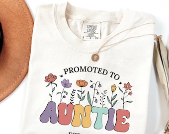 Promoted To Auntie Shirt, Aunt Pregnancy Announcement Tee, New Aunt Gift, Floral Auntie Est 2026 Comfort Colors T-Shirt Retro Flower Graphic