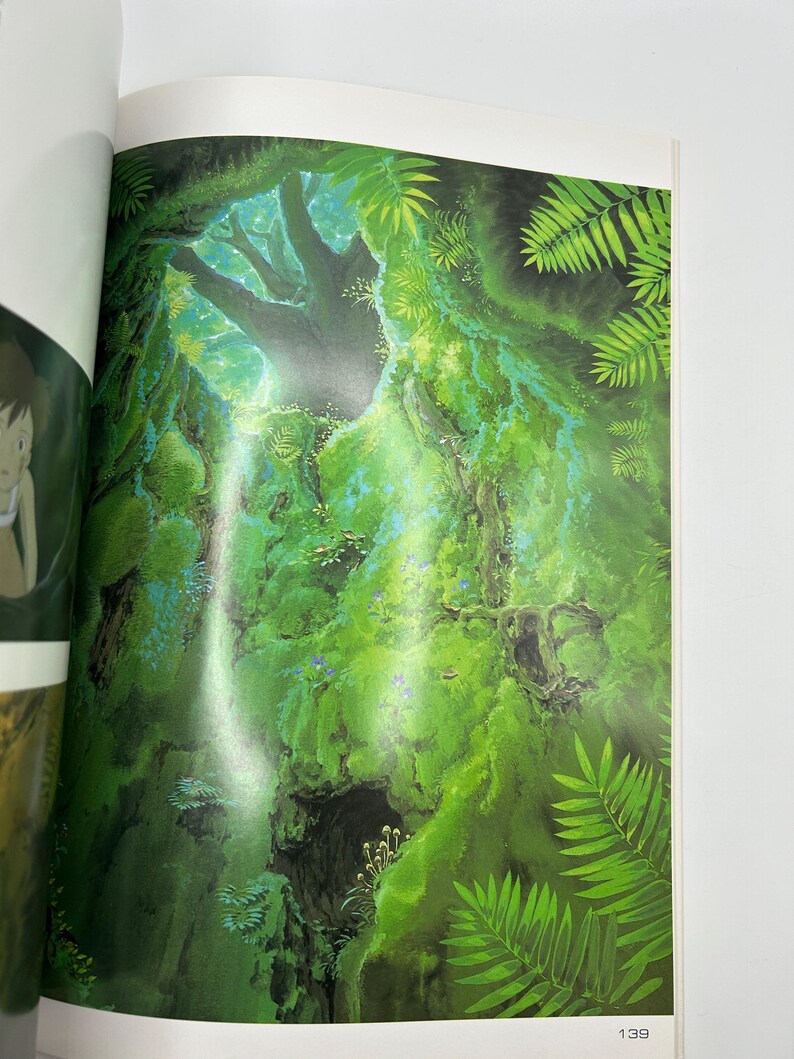 Puede incluir: Una vibrante ilustraci&oacute;n de una exuberante escena forestal verde. La obra de arte representa un denso dosel de &aacute;rboles y follaje, con la luz del sol filtr&aacute;ndose. La imagen muestra una variedad de texturas y tonos de verde.