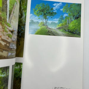 Puede incluir: Una vibrante ilustraci&oacute;n de un paisaje con un camino, &aacute;rboles y un cielo azul. La obra de arte presenta una representaci&oacute;n detallada de una escena natural, con exuberante vegetaci&oacute;n y sensaci&oacute;n de profundidad.